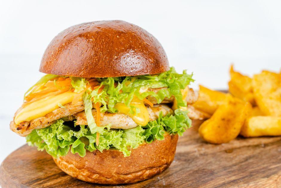 15-Minute Chicken & Halloumi Burgers