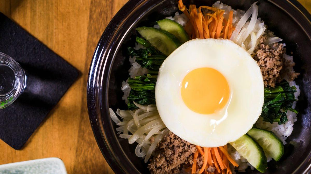 Beef Banh Mi Bowls with Sriracha Mayo