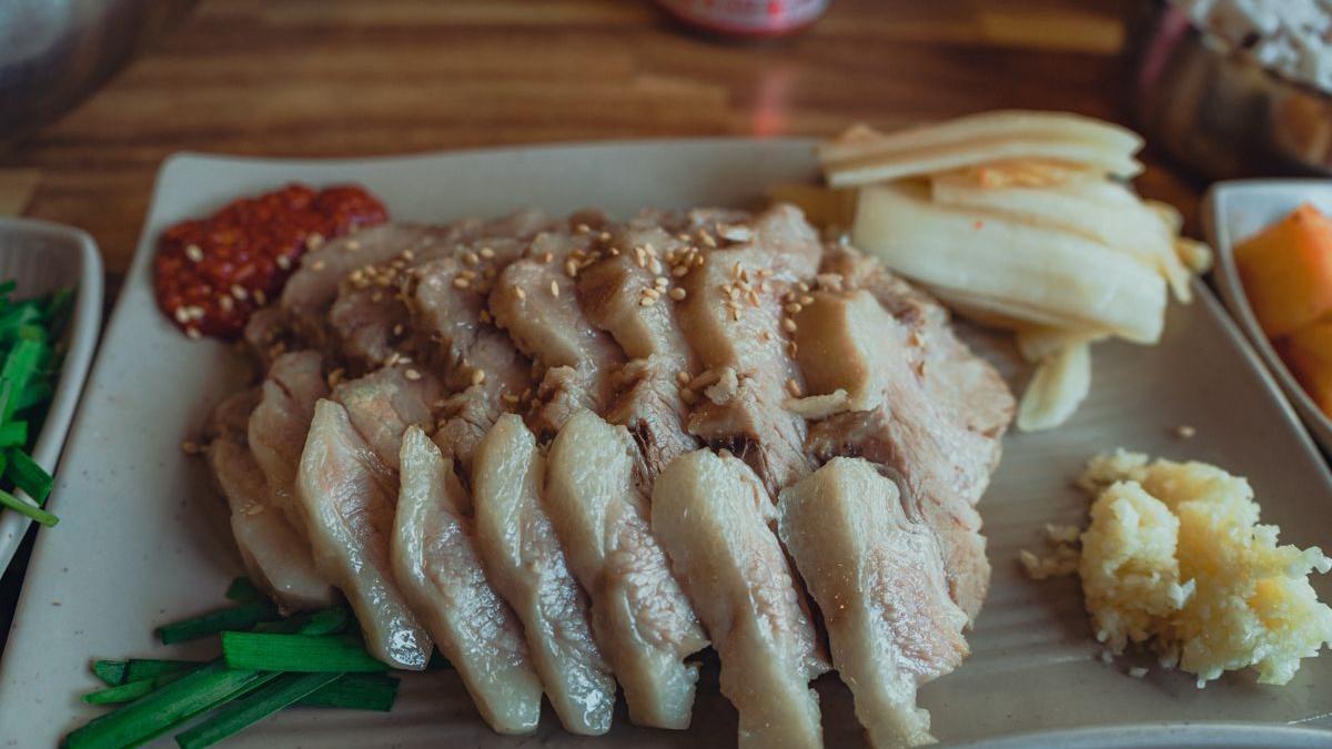 Bossam (Korean Boiled Pork Wraps)