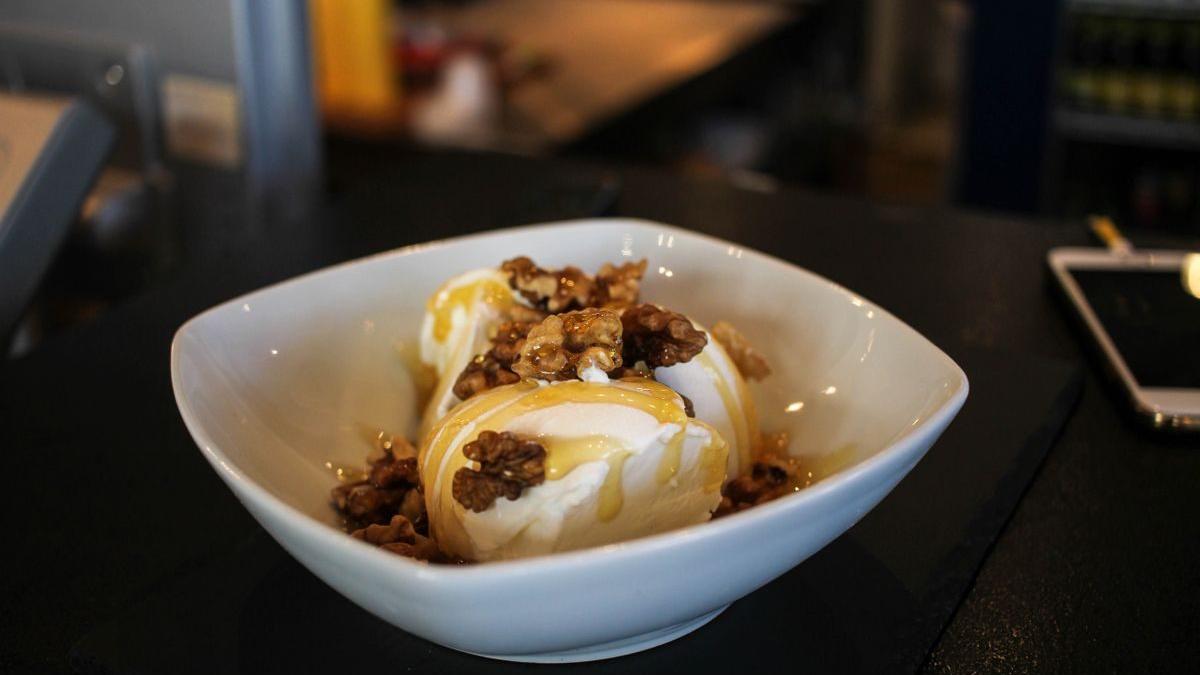 Greek Yogurt with Honey and Walnuts