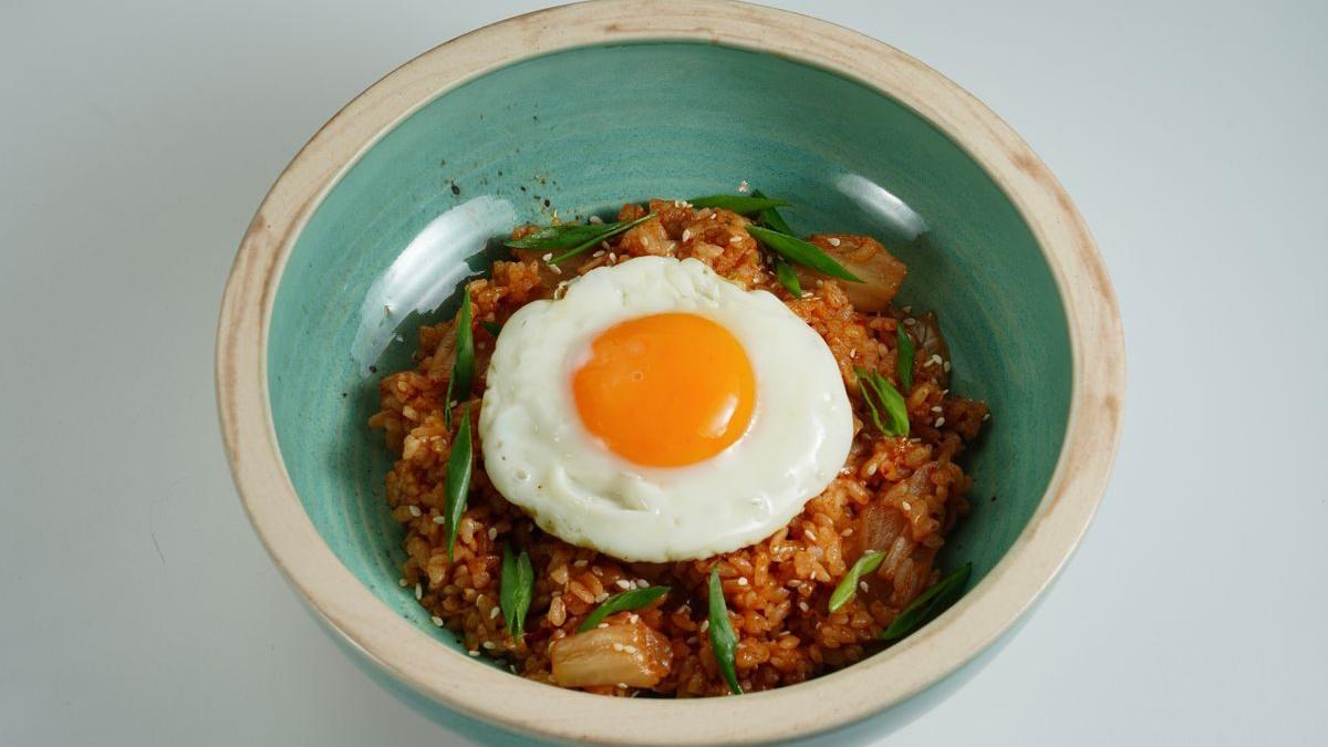 Kimchi Bokkeumbap (Kimchi Fried Rice)