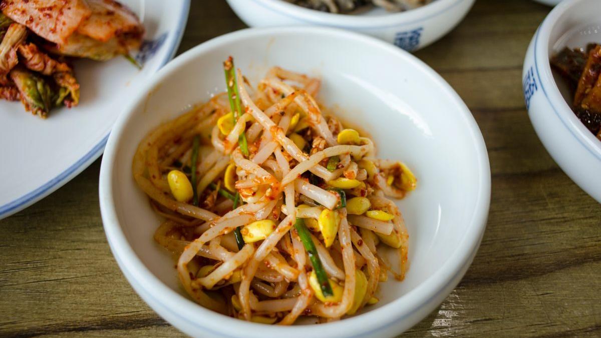 Kongnamul Muchim (Seasoned Bean Sprouts)