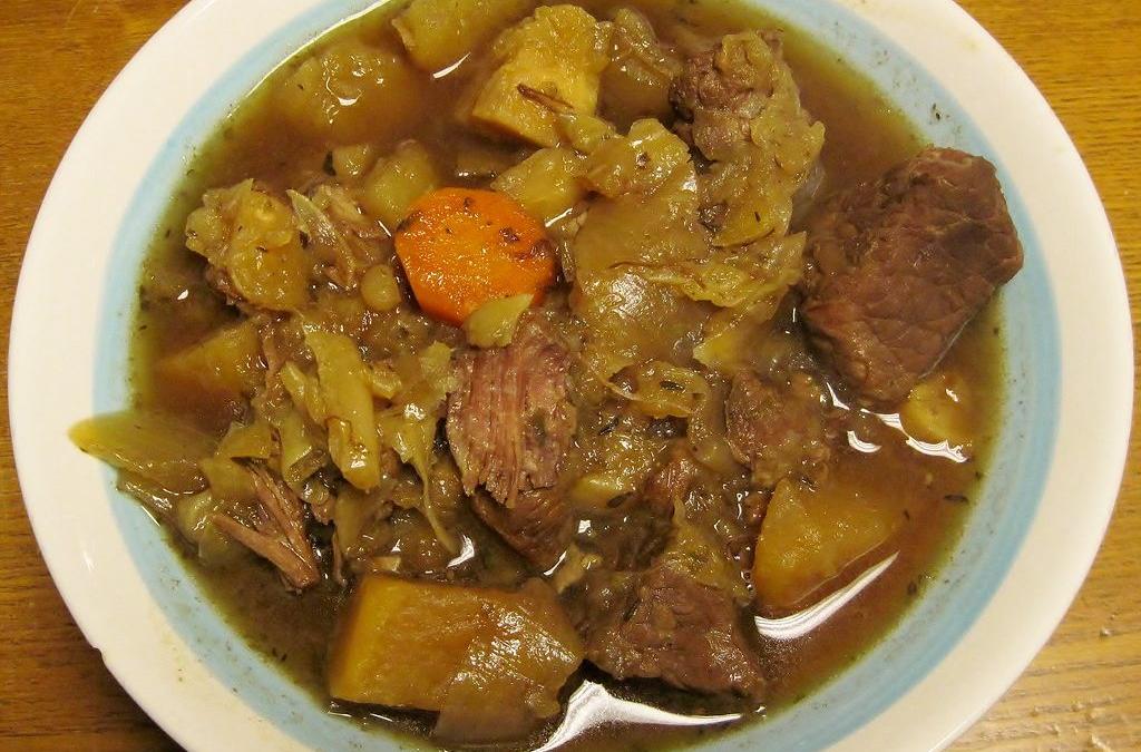 Lakra me Mish (Cabbage and Beef Stew)