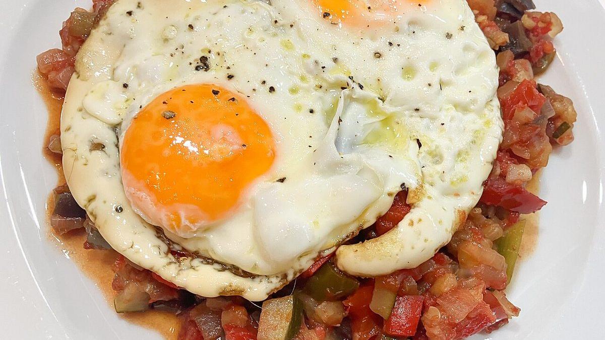 Pisto con Huevos