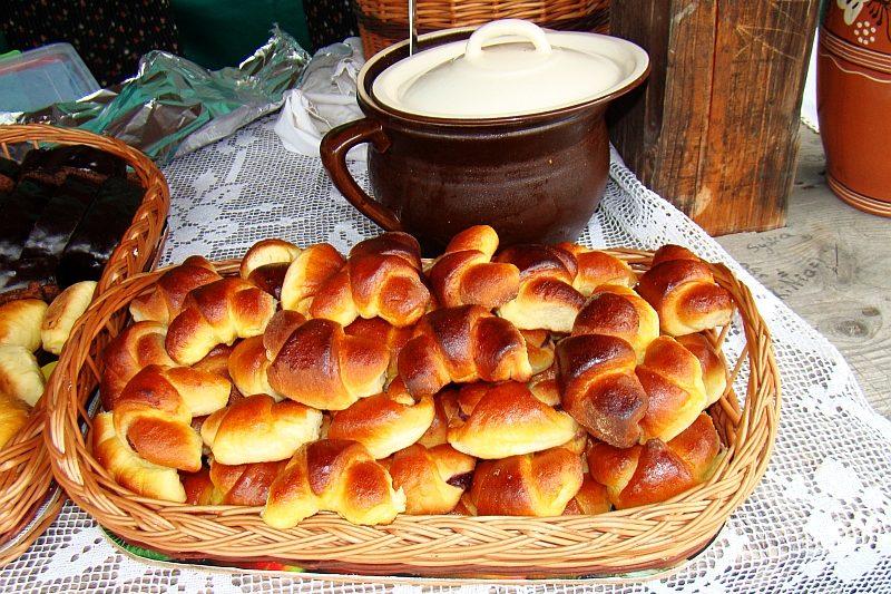Rogaliki (Polish Croissant Cookies)