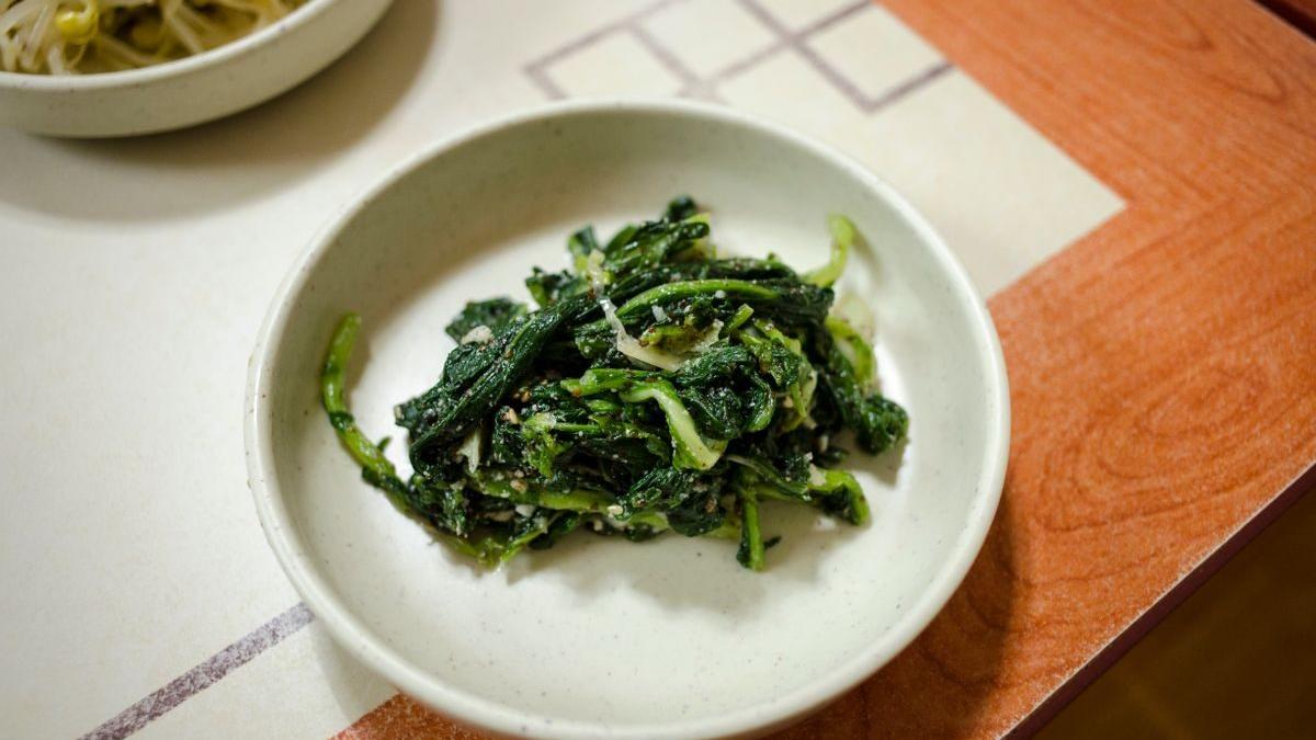 Sigeumchi Namul (Seasoned Spinach)