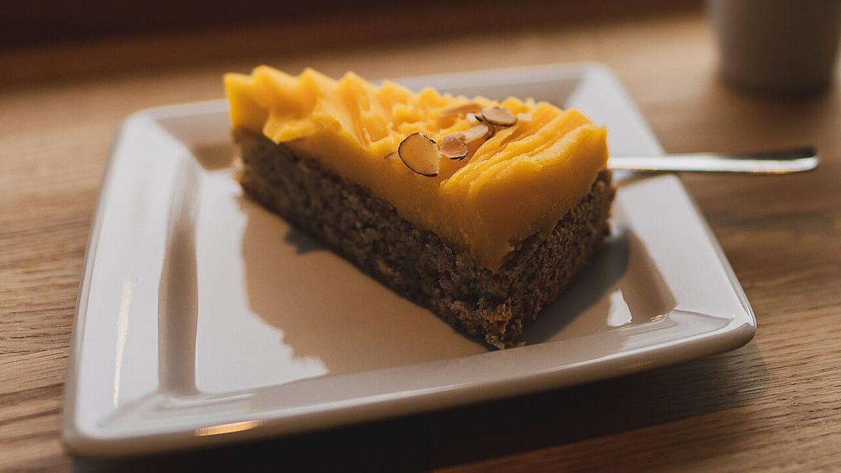Suksessterte (Norwegian Almond Success Cake)
